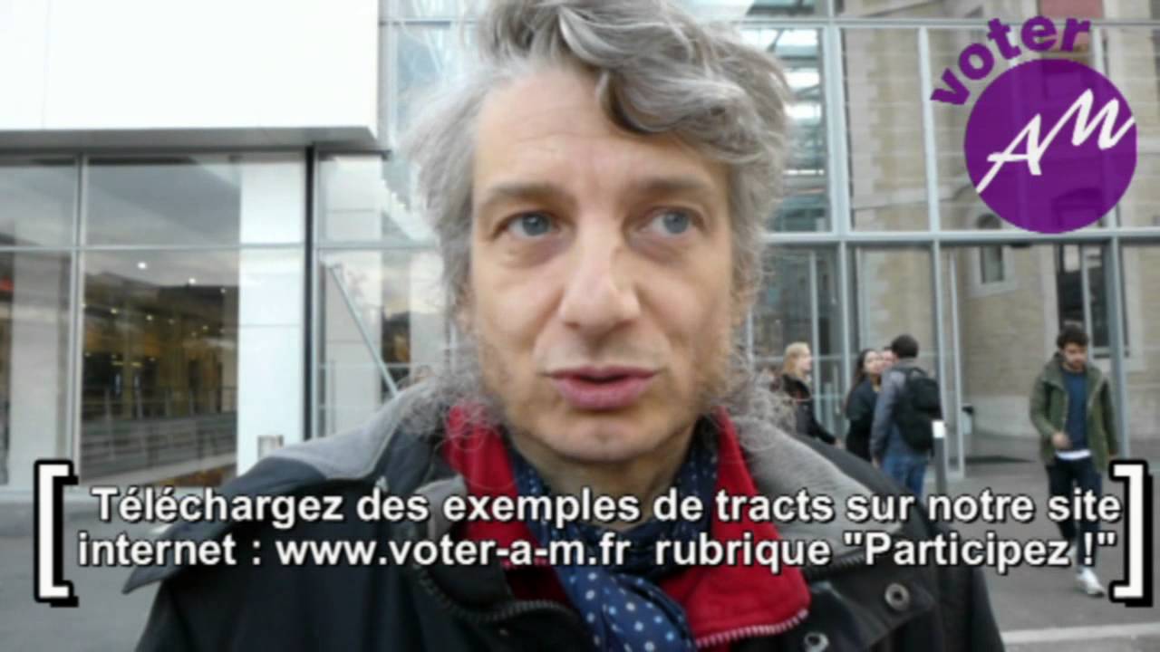 "L'argent, c'est sale ?" Conférence à la Catho, distribution de tracts